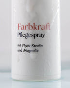 Flasche Farbkraftspray besprüht mit Farbkraftspray