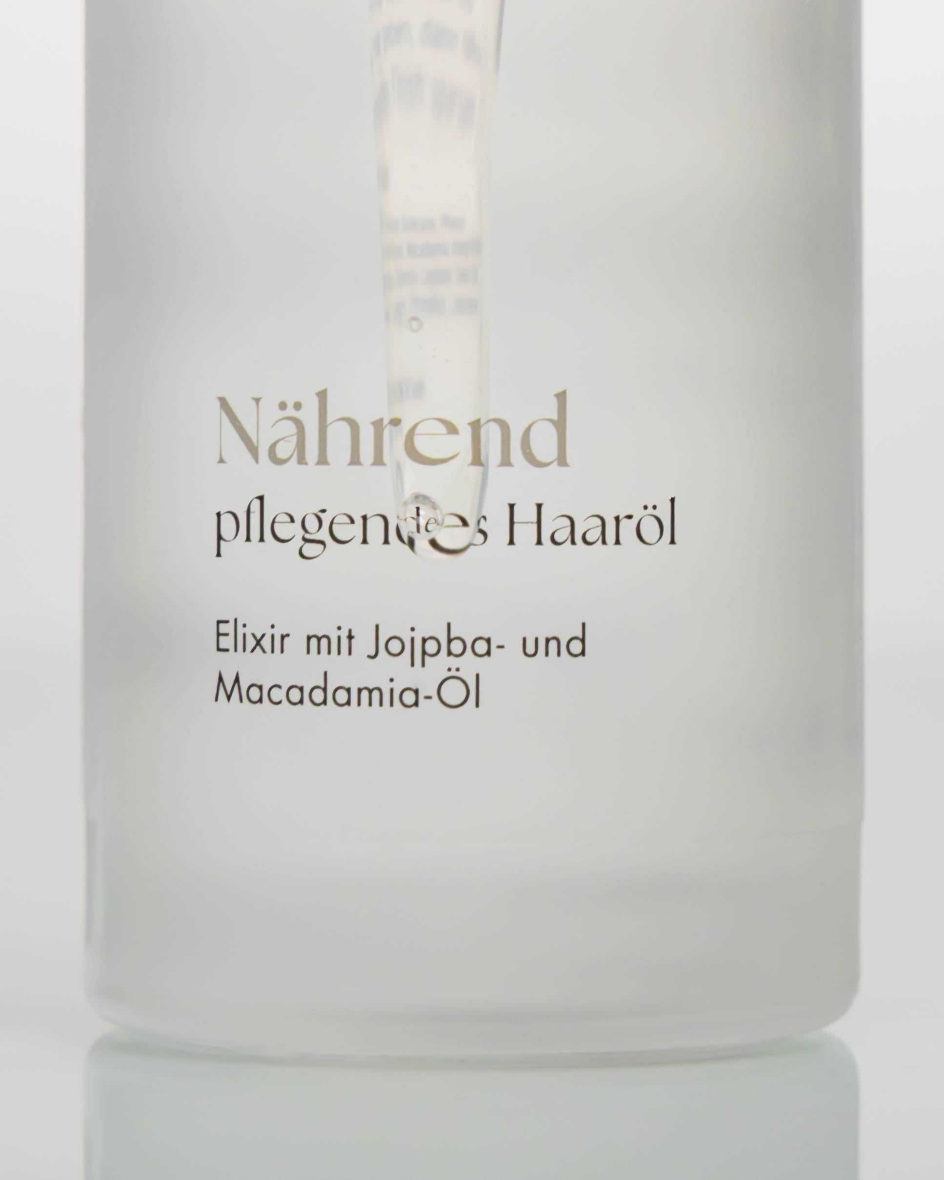 Flasche Haaröl, an der Öl hinunter läuft