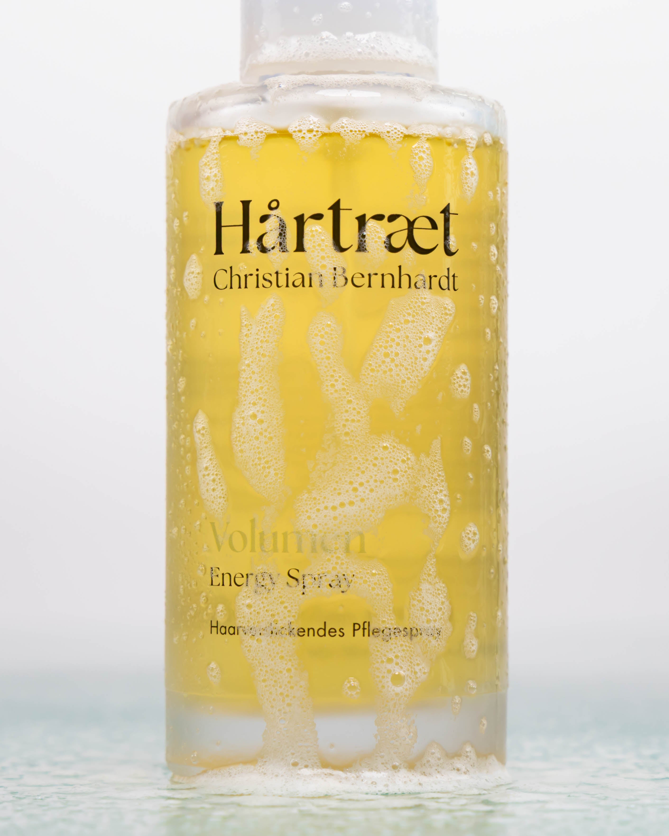 Flasche Volumenspray besprüht mit Spray.